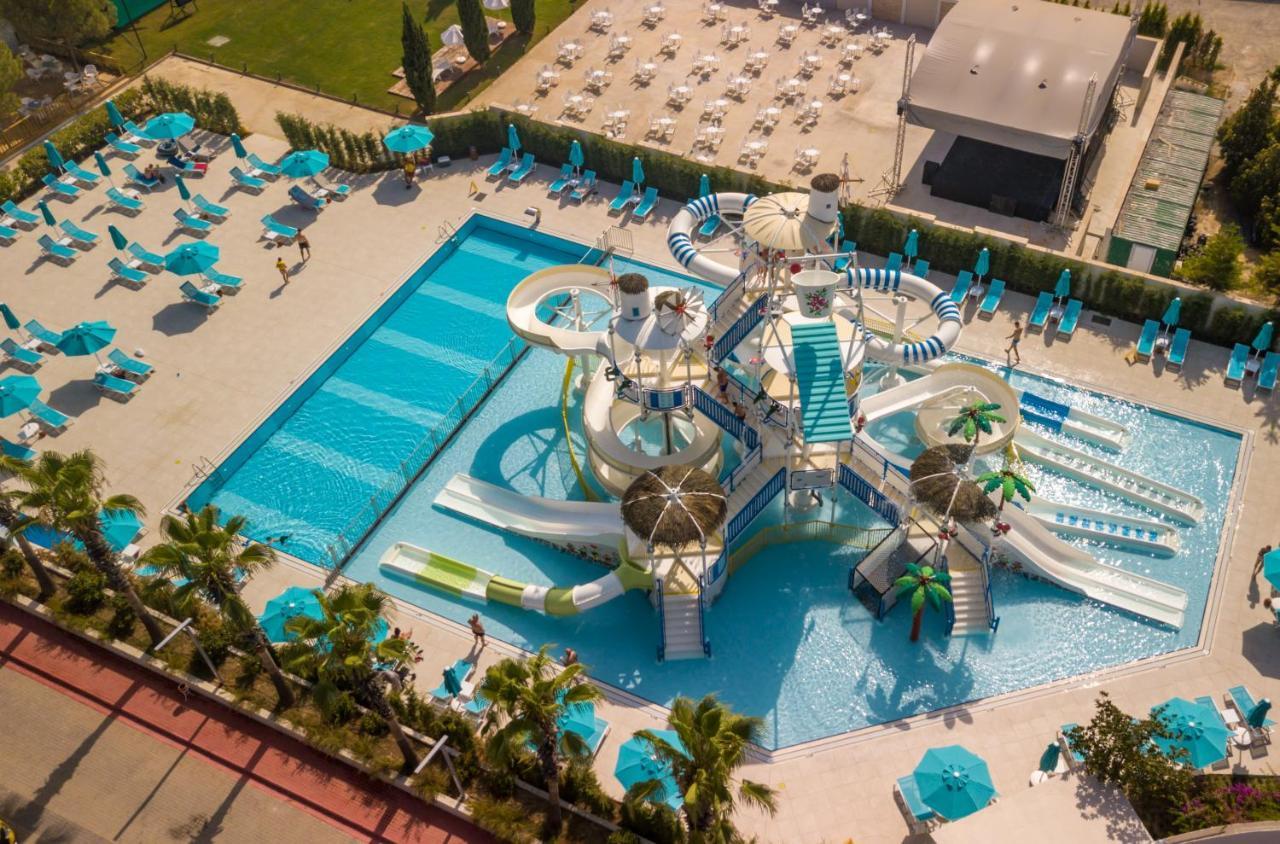 Baia Lara Hotel Antalya Exterior foto Aerial view of the water park