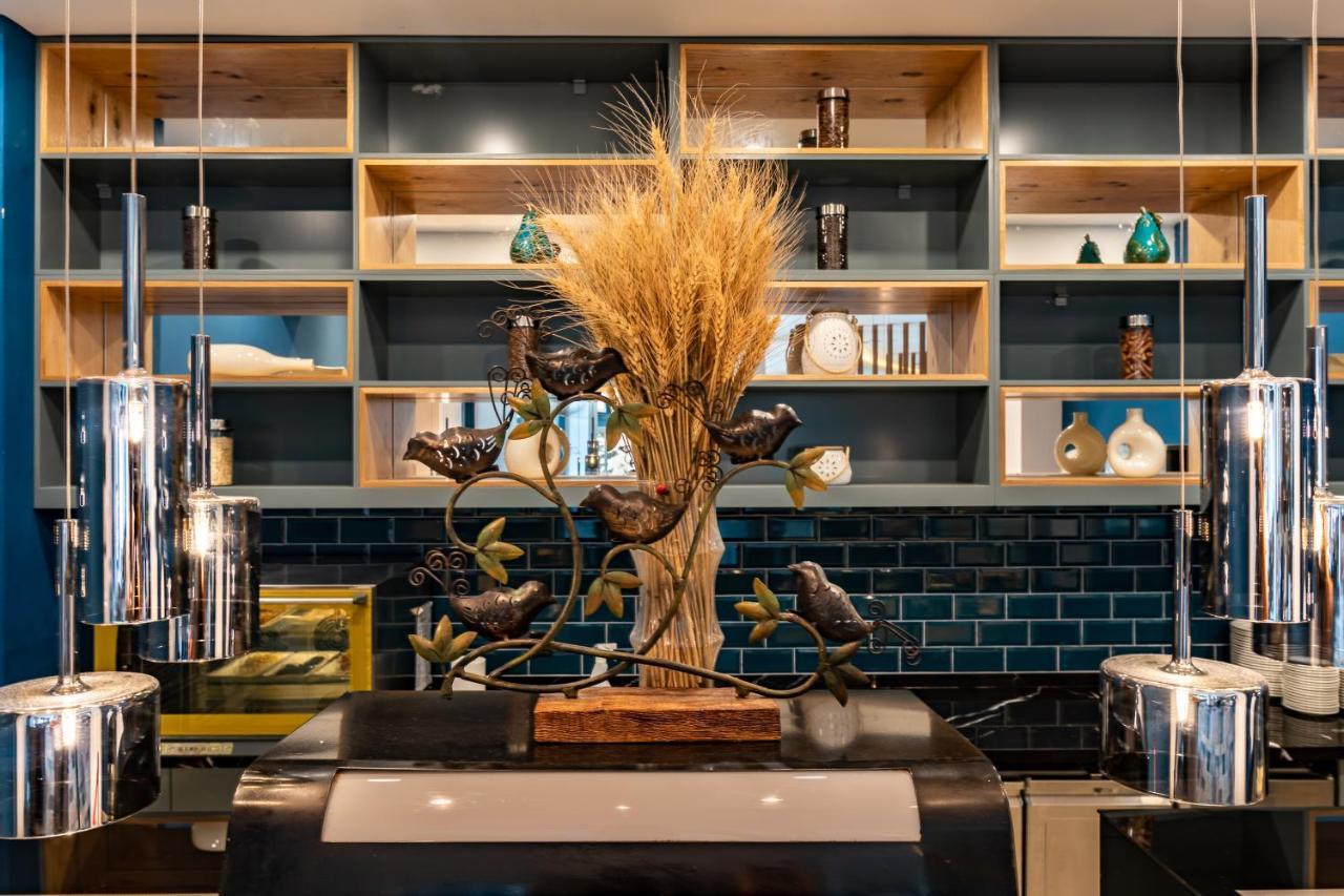 Baia Lara Hotel Antalya Exterior foto The bar at the 2018 edition of the World of Wine