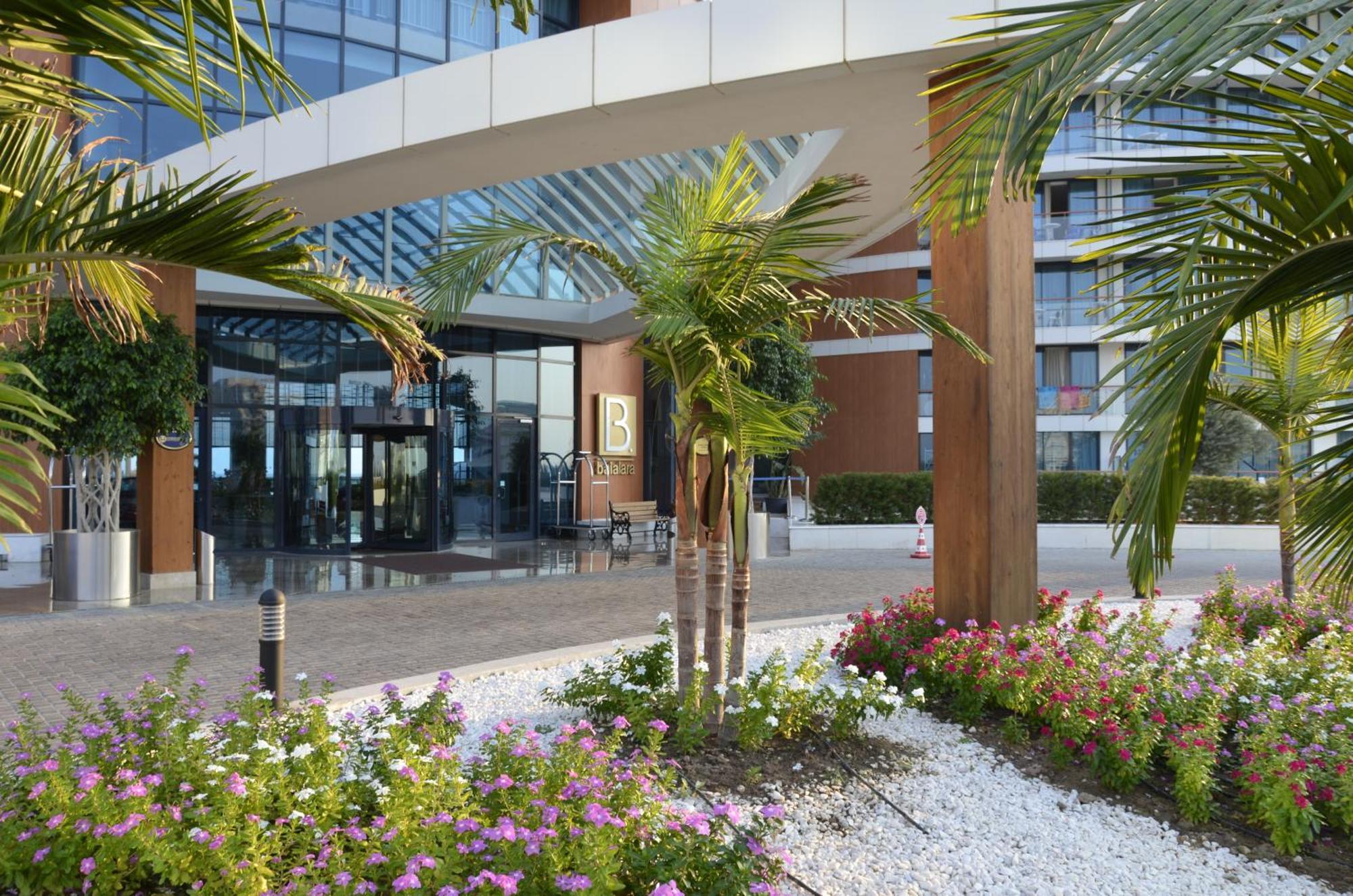 Baia Lara Hotel Antalya Exterior foto Entrance of the hotel