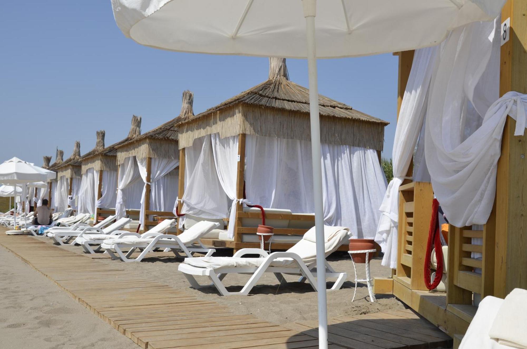 Baia Lara Hotel Antalya Exterior foto Beach bungalows at the resort