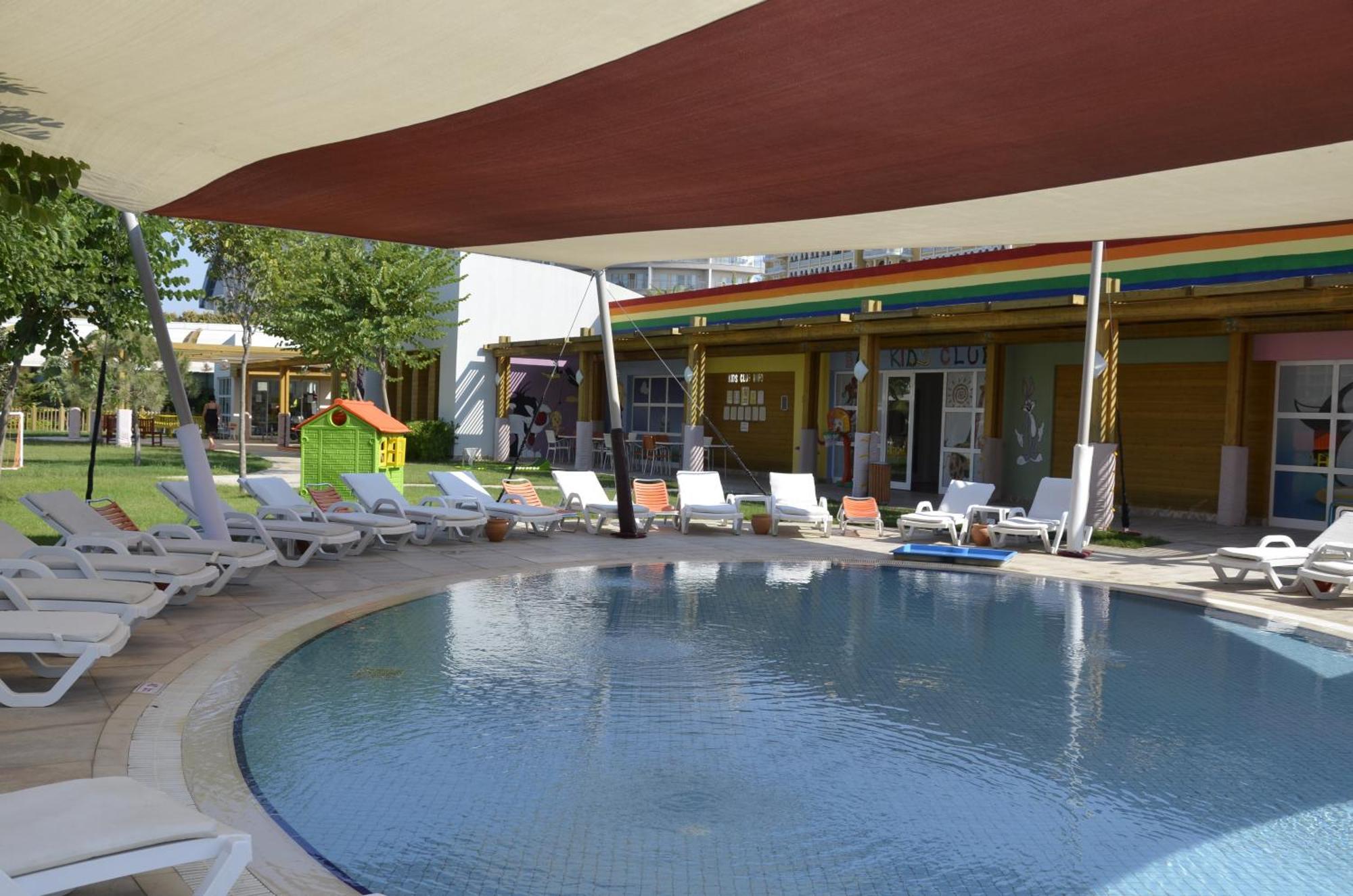 Baia Lara Hotel Antalya Exterior foto The swimming pool at the hotel